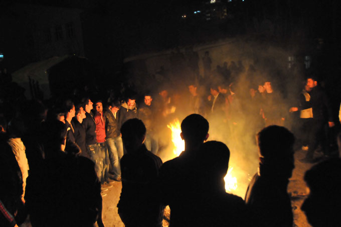 Zana Hakkari'deki Newroz şenliğine katıldı 11