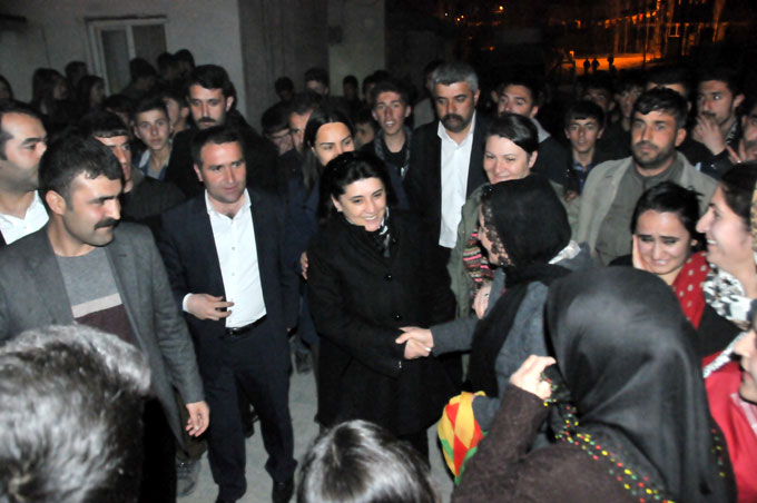 Zana Hakkari'deki Newroz şenliğine katıldı 12