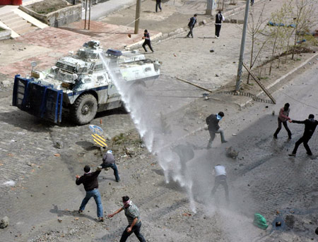 Ahmet Türk'e yönelik saldırı Hakkari'de protesto edildi - Fotoğraflar 14