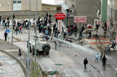 Ahmet Türk'e yönelik saldırı Hakkari'de protesto edildi - Fotoğraflar 18