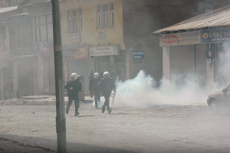 Ahmet Türk'e yönelik saldırı Hakkari'de protesto edildi - Fotoğraflar 21