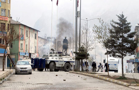 Ahmet Türk'e yönelik saldırı Hakkari'de protesto edildi - Fotoğraflar 5