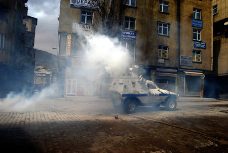 Ahmet Türk'e yönelik saldırı Hakkari'de protesto edildi - Fotoğraflar 7