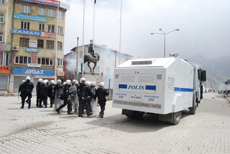 Ahmet Türk'e yönelik saldırı Hakkari'de protesto edildi - Fotoğraflar 8
