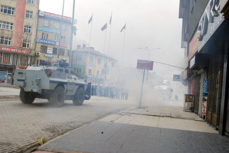 Ahmet Türk'e yönelik saldırı Hakkari'de protesto edildi - Fotoğraflar 9