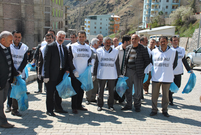 Şemdinli Belediyesi'nden temizlik kampanyası 17