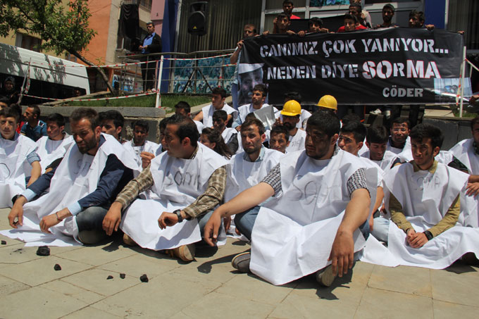 Hakkari Soma işçileri için grevdeydi 12