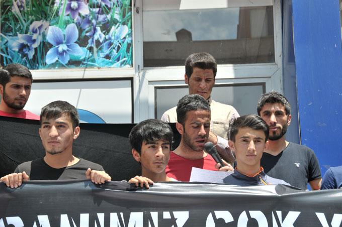 Hakkari Soma işçileri için grevdeydi 24