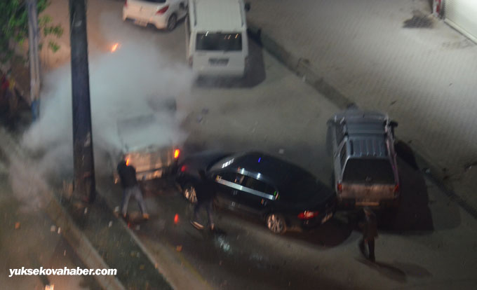Yüksekova'da sivil polis aracı ateşe verildi 13