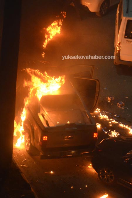 Yüksekova'da sivil polis aracı ateşe verildi 14