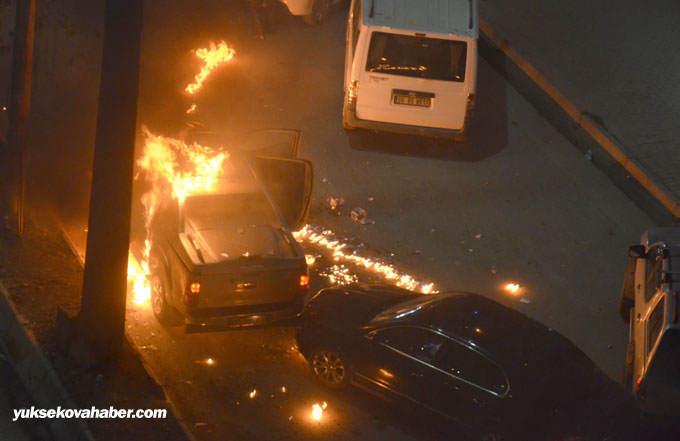 Yüksekova'da sivil polis aracı ateşe verildi 2