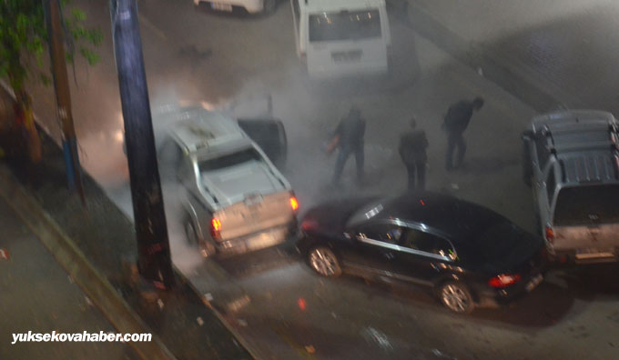 Yüksekova'da sivil polis aracı ateşe verildi 3
