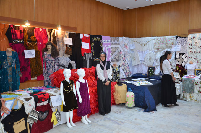 Yüksekova'da geleneksel yıl sonu sergisi ilgi gördü 13