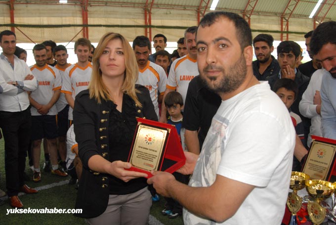 Turnuvanın şampiyonu Atatürk Anadolu Lisesi 5