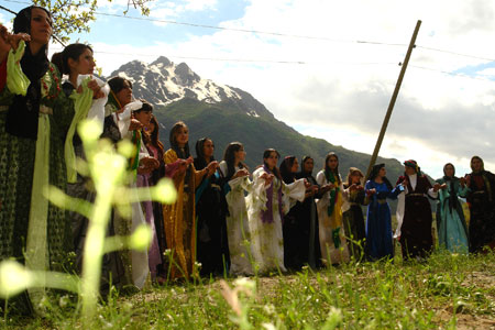 Şemdinli Düğünleri 25 Nisan 2010 12