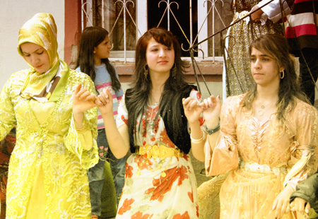 Yüksekova Düğünleri (25 Nisan 2010) 22