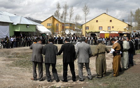 Yüksekova Düğünleri (25 Nisan 2010) 77