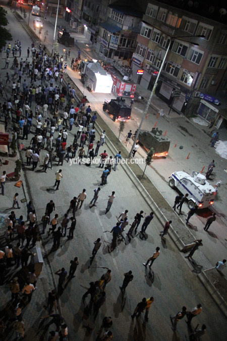 Hakkari'de kavga: Kent merkezi yine karıştı 40
