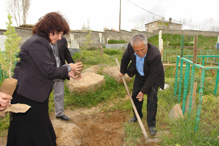 Yüksekova'da fidan dikimi 14