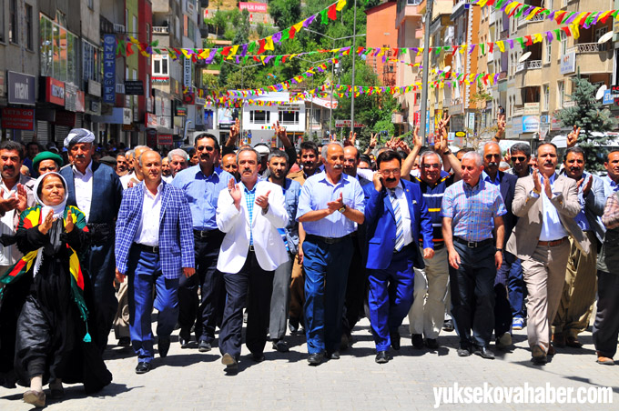 HDP'nin adayı Demirtaş Hakkari'de 1