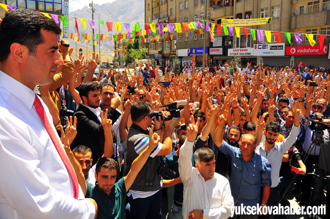 HDP'nin adayı Demirtaş Hakkari'de 26