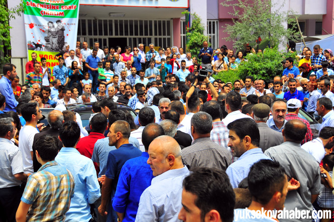 HDP'nin adayı Demirtaş Hakkari'de 41