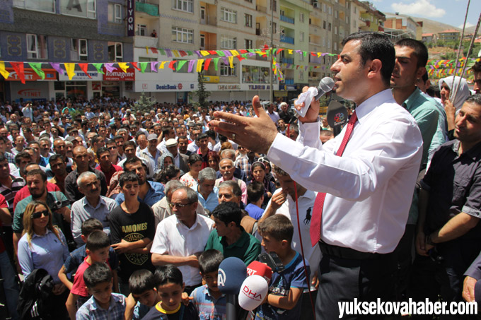 HDP'nin adayı Demirtaş Hakkari'de 42