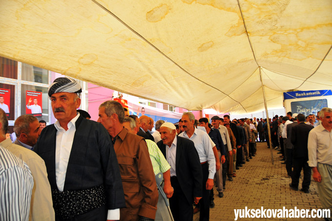 HDP'nin adayı Demirtaş Hakkari'de 5