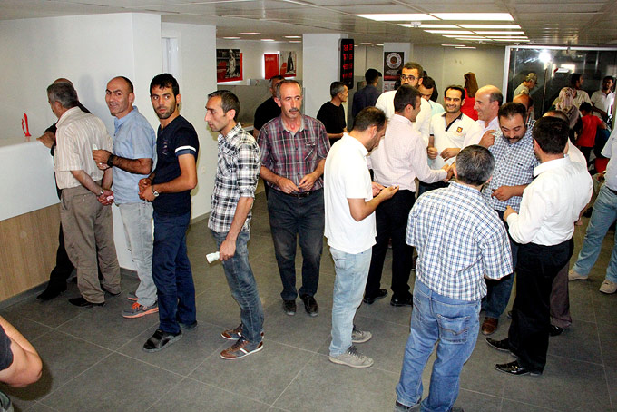 Hakkari'den Demirtaş'a bağış kampanyası başladı 17