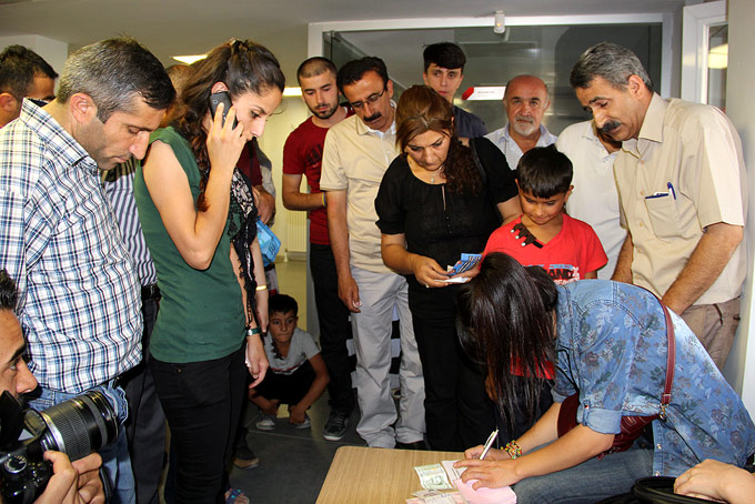 Hakkari'den Demirtaş'a bağış kampanyası başladı 8