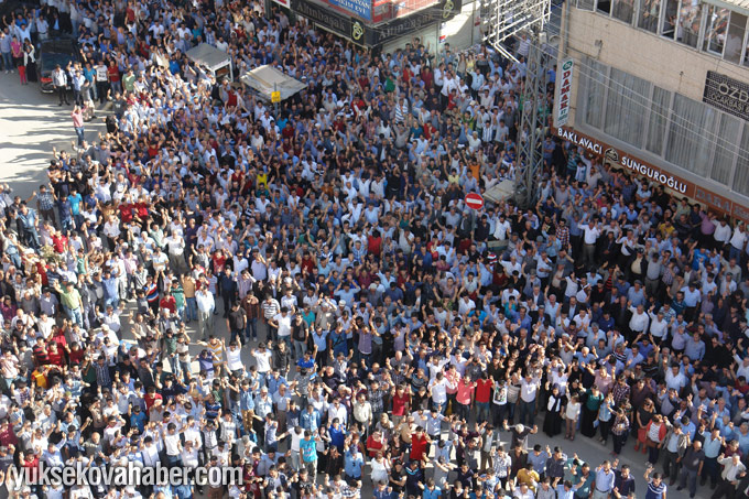Yüksekova'da on binlerce kişi IŞİD terörünü protesto etti 1