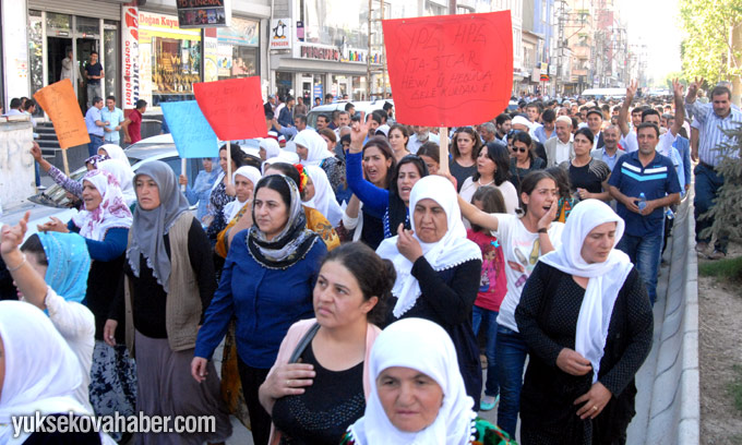 Yüksekova'da on binlerce kişi IŞİD terörünü protesto etti 10