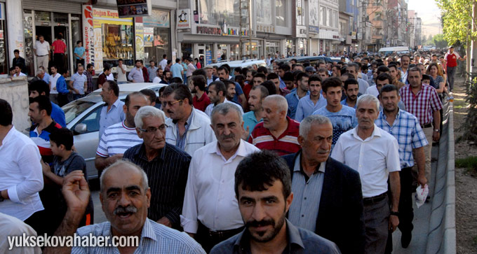 Yüksekova'da on binlerce kişi IŞİD terörünü protesto etti 11