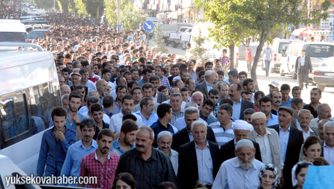 Yüksekova'da on binlerce kişi IŞİD terörünü protesto etti 12