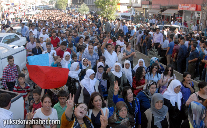 Yüksekova'da on binlerce kişi IŞİD terörünü protesto etti 16