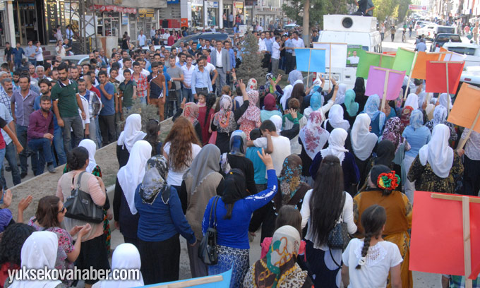Yüksekova'da on binlerce kişi IŞİD terörünü protesto etti 17