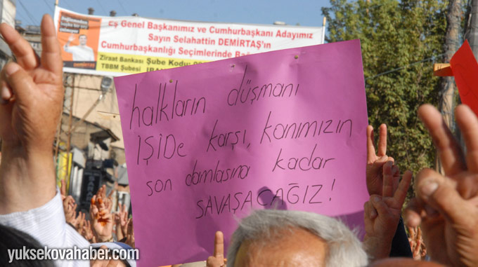 Yüksekova'da on binlerce kişi IŞİD terörünü protesto etti 23