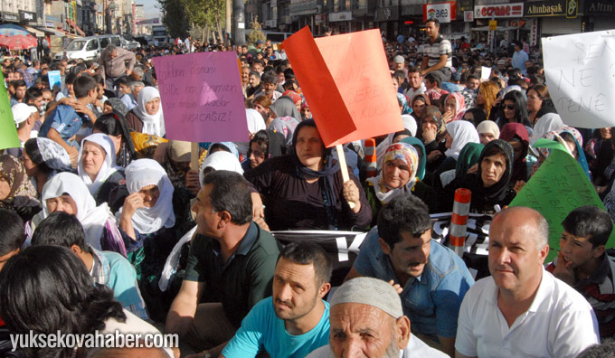Yüksekova'da on binlerce kişi IŞİD terörünü protesto etti 24