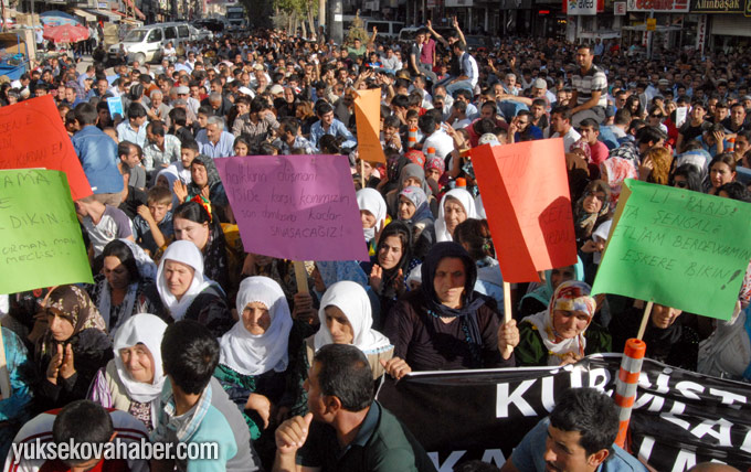 Yüksekova'da on binlerce kişi IŞİD terörünü protesto etti 25