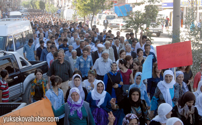 Yüksekova'da on binlerce kişi IŞİD terörünü protesto etti 28