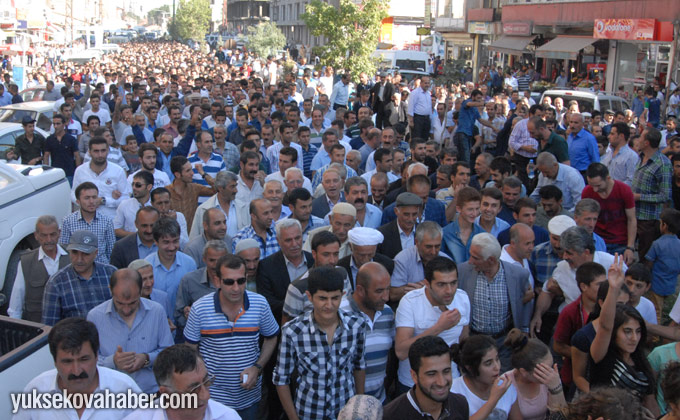 Yüksekova'da on binlerce kişi IŞİD terörünü protesto etti 3