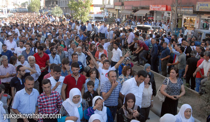 Yüksekova'da on binlerce kişi IŞİD terörünü protesto etti 6