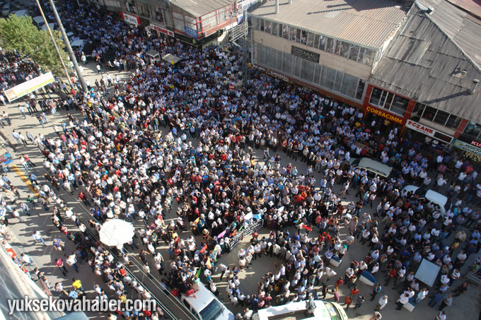 Yüksekova'da on binlerce kişi IŞİD terörünü protesto etti 7