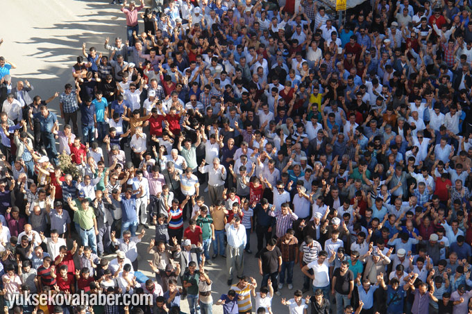 Yüksekova'da on binlerce kişi IŞİD terörünü protesto etti 8