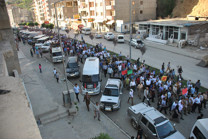 Şemdinli'de yüzlerce kişi IŞİD’i protesto etti 14