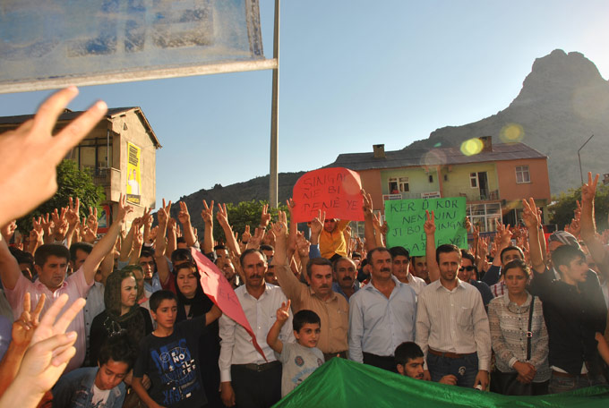 Şemdinli'de yüzlerce kişi IŞİD’i protesto etti 24