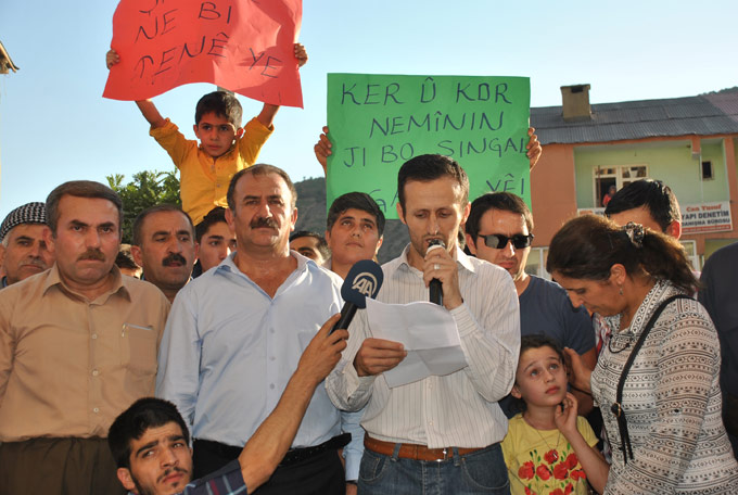 Şemdinli'de yüzlerce kişi IŞİD’i protesto etti 26
