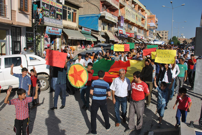 Şemdinli'de yüzlerce kişi IŞİD’i protesto etti 4