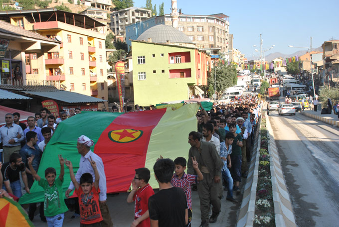 Şemdinli'de yüzlerce kişi IŞİD’i protesto etti 9