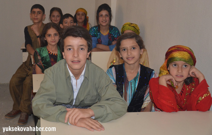 Yüksekova'daki Kürtçe okulun açılışı yapıldı 34